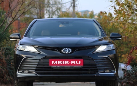 Toyota Camry, 2023 год, 3 560 000 рублей, 2 фотография