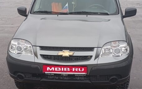 Chevrolet Niva I рестайлинг, 2018 год, 950 000 рублей, 4 фотография