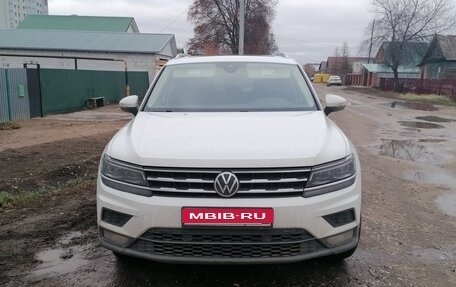 Volkswagen Tiguan II, 2020 год, 2 850 000 рублей, 1 фотография