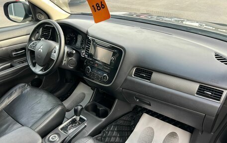 Mitsubishi Outlander III рестайлинг 3, 2013 год, 1 529 000 рублей, 13 фотография