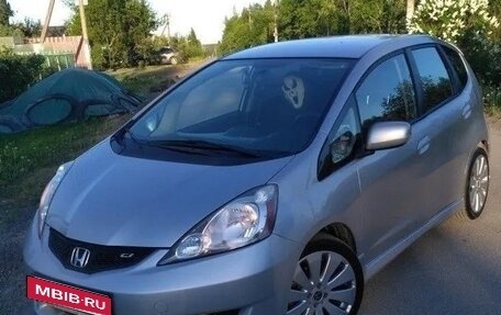 Honda Fit III, 2010 год, 900 000 рублей, 1 фотография