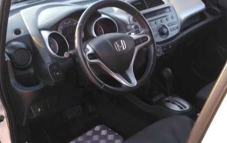 Honda Fit III, 2010 год, 900 000 рублей, 5 фотография