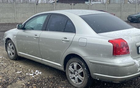 Toyota Avensis III рестайлинг, 2005 год, 650 000 рублей, 2 фотография