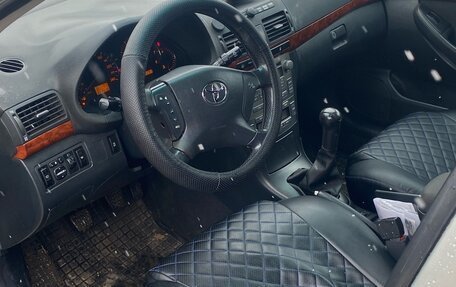 Toyota Avensis III рестайлинг, 2005 год, 650 000 рублей, 4 фотография