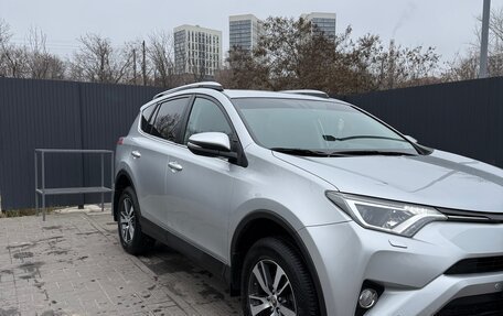 Toyota RAV4, 2017 год, 2 650 000 рублей, 2 фотография