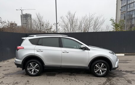 Toyota RAV4, 2017 год, 2 650 000 рублей, 3 фотография
