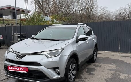 Toyota RAV4, 2017 год, 2 650 000 рублей, 6 фотография