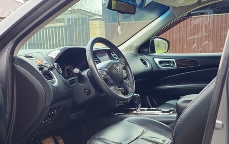 Nissan Pathfinder, 2016 год, 1 600 000 рублей, 10 фотография