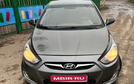 Hyundai Solaris II рестайлинг, 2011 год, 475 000 рублей, 1 фотография