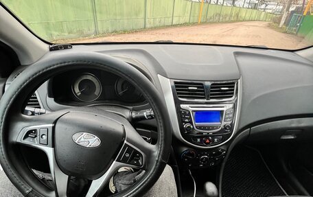 Hyundai Solaris II рестайлинг, 2011 год, 475 000 рублей, 2 фотография