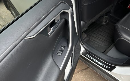 Toyota RAV4, 2019 год, 3 000 000 рублей, 5 фотография