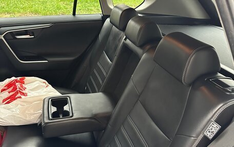 Toyota RAV4, 2019 год, 3 000 000 рублей, 4 фотография