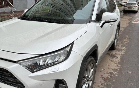 Toyota RAV4, 2019 год, 3 000 000 рублей, 16 фотография