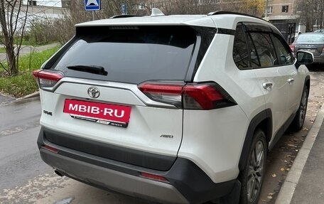 Toyota RAV4, 2019 год, 3 000 000 рублей, 13 фотография