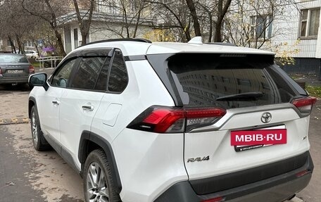 Toyota RAV4, 2019 год, 3 000 000 рублей, 12 фотография