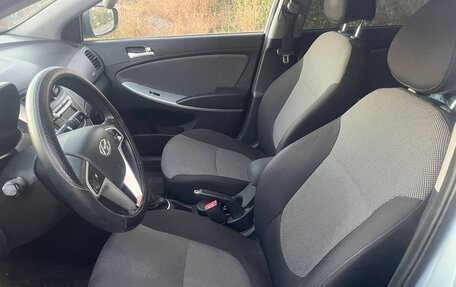 Hyundai Solaris II рестайлинг, 2013 год, 800 000 рублей, 4 фотография