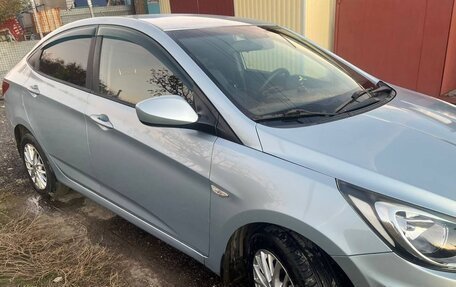 Hyundai Solaris II рестайлинг, 2013 год, 800 000 рублей, 2 фотография