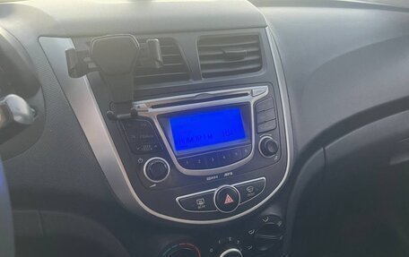 Hyundai Solaris II рестайлинг, 2013 год, 800 000 рублей, 5 фотография