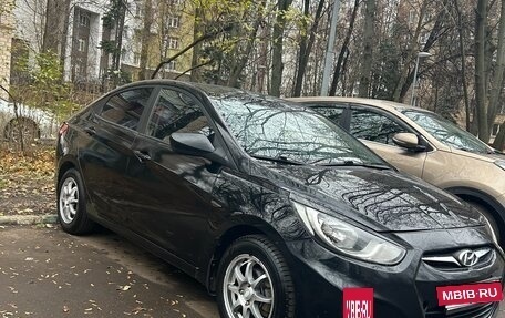 Hyundai Solaris II рестайлинг, 2011 год, 620 000 рублей, 3 фотография