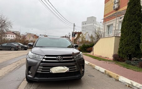 Toyota Highlander III, 2019 год, 3 450 000 рублей, 1 фотография