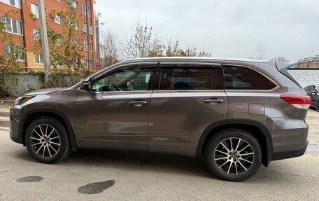 Toyota Highlander III, 2019 год, 3 450 000 рублей, 2 фотография