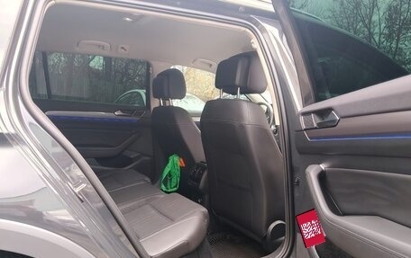 Volkswagen Passat B8 рестайлинг, 2019 год, 2 800 000 рублей, 8 фотография