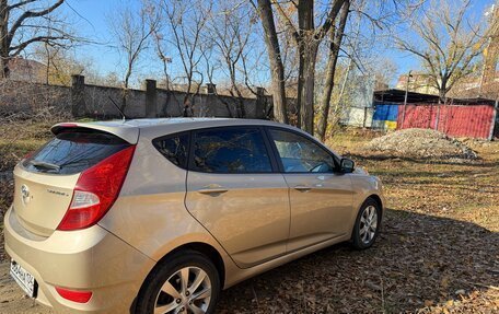 Hyundai Solaris II рестайлинг, 2011 год, 565 000 рублей, 18 фотография