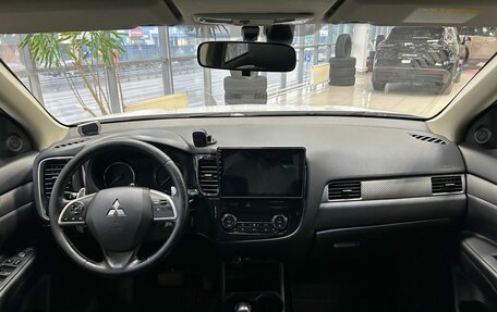 Mitsubishi Outlander III рестайлинг 3, 2013 год, 1 299 000 рублей, 13 фотография