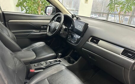 Mitsubishi Outlander III рестайлинг 3, 2013 год, 1 299 000 рублей, 10 фотография