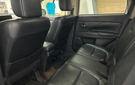 Mitsubishi Outlander III рестайлинг 3, 2013 год, 1 299 000 рублей, 12 фотография