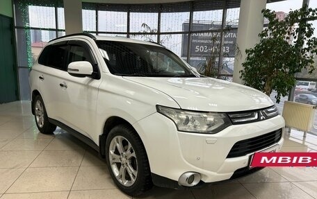 Mitsubishi Outlander III рестайлинг 3, 2013 год, 1 299 000 рублей, 3 фотография