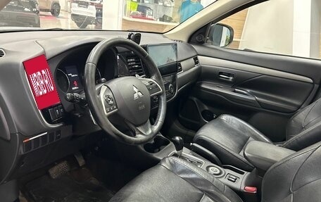 Mitsubishi Outlander III рестайлинг 3, 2013 год, 1 299 000 рублей, 9 фотография