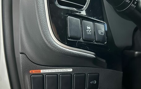 Mitsubishi Outlander III рестайлинг 3, 2013 год, 1 299 000 рублей, 20 фотография