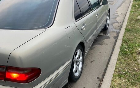 Mercedes-Benz E-Класс, 2000 год, 405 000 рублей, 1 фотография