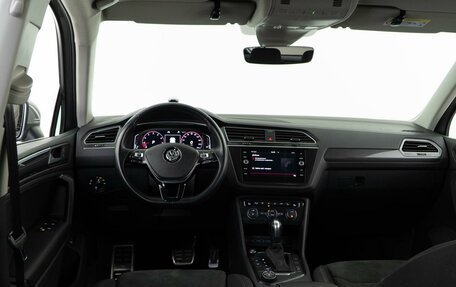 Volkswagen Tiguan II, 2019 год, 3 578 444 рублей, 6 фотография