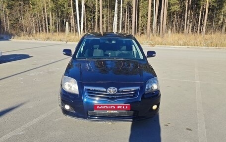 Toyota Avensis III рестайлинг, 2006 год, 700 000 рублей, 1 фотография
