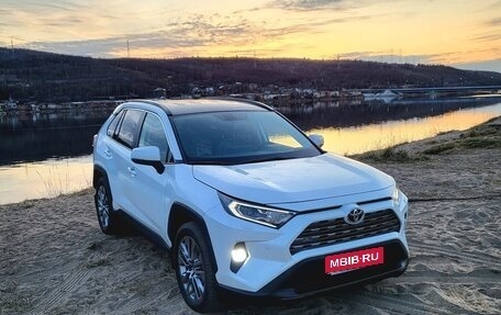 Toyota RAV4, 2022 год, 3 500 000 рублей, 1 фотография