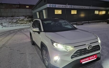 Toyota RAV4, 2022 год, 3 500 000 рублей, 3 фотография