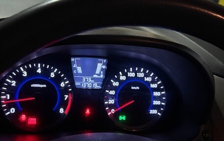 Hyundai Solaris II рестайлинг, 2011 год, 670 000 рублей, 10 фотография