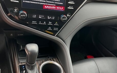 Toyota Camry, 2020 год, 2 900 000 рублей, 4 фотография