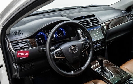 Toyota Camry, 2017 год, 2 460 000 рублей, 10 фотография