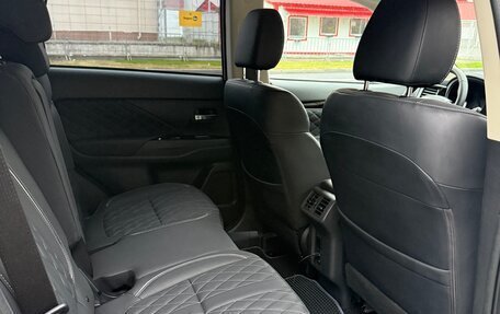 Mitsubishi Outlander III рестайлинг 3, 2022 год, 3 500 000 рублей, 7 фотография