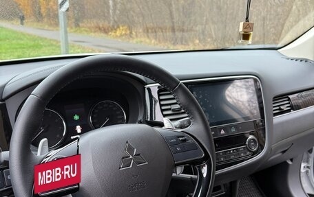 Mitsubishi Outlander III рестайлинг 3, 2022 год, 3 500 000 рублей, 6 фотография