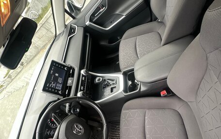 Toyota RAV4, 2021 год, 3 175 000 рублей, 5 фотография