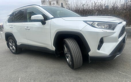 Toyota RAV4, 2021 год, 3 175 000 рублей, 3 фотография