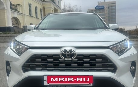Toyota RAV4, 2021 год, 3 175 000 рублей, 4 фотография