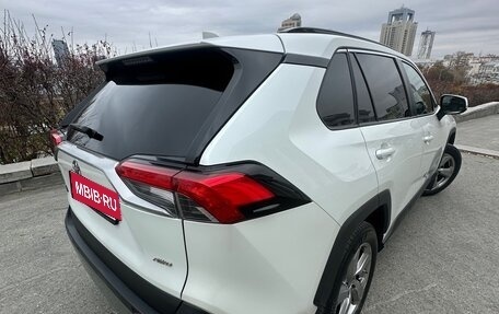 Toyota RAV4, 2021 год, 3 175 000 рублей, 2 фотография