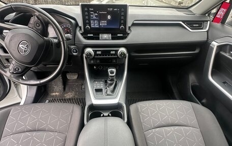 Toyota RAV4, 2021 год, 3 175 000 рублей, 11 фотография