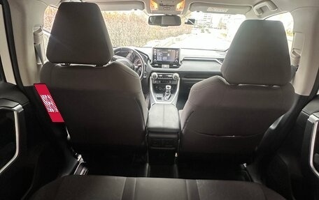 Toyota RAV4, 2021 год, 3 175 000 рублей, 9 фотография