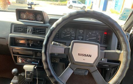 Nissan Terrano II рестайлинг, 1993 год, 520 000 рублей, 15 фотография